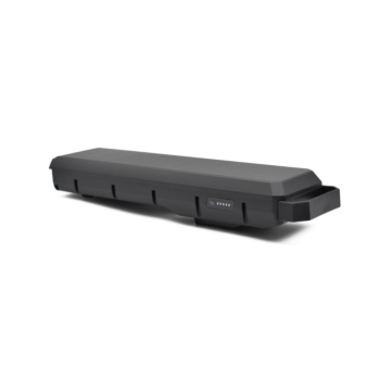 Deutliches Foto des Bosch Powerpack 540 Performance/Active Gepäckträger E-Bike Vision Fahrradakkus. Das Foto ist eine Dreiviertelansicht, die Batterieanzeige und der Griff sind gut zu sehen.