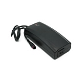 Dreiviertelansicht des Alber Neodrives Z20 V8 RS Ladegeräts von vorne, ohne Stromkabel.