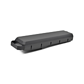 Dreiviertelansicht des Bosch Powerpack 700 Performance/Active Gepäckträger E-Bike Vision, von hinten aufgenommen. Die Rückseite und die Seite des Akkus sind deutlich sichtbar, ebenso wie der Griff des Akkus.