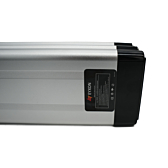 Nahaufnahme des Etiketts auf der Unterseite der Phylion XH370-12J Silverfish 37V 12Ah Compatible.