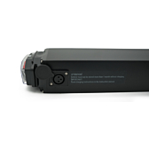 Nahaufnahme des Ladeanschlusses des Fahrradakkus Promovec Carrier 6.2XL 36V 13.2Ah.