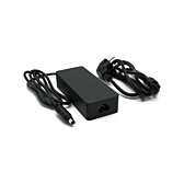 Dreiviertelansicht des Sparta / Batavus E-Motion Smart Ladegeräts, bei dem das Netzkabel gut sichtbar ist.