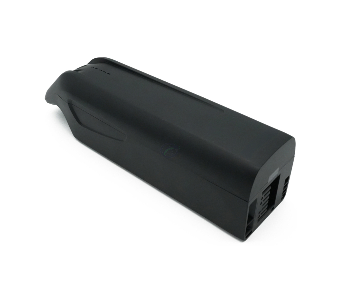 Nahaufnahme in Dreiviertelansicht des AEG DownTube 36V 10.4Ah Ersatzakkus, bei der der Akku gut sichtbar ist.
