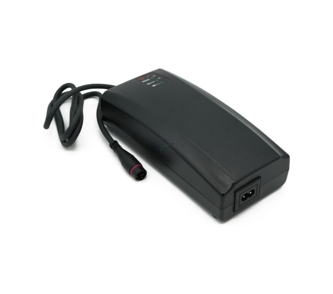 Dreiviertelansicht des Alber Neodrives Z20 V8 RS Ladegeräts von vorne, ohne Stromkabel.