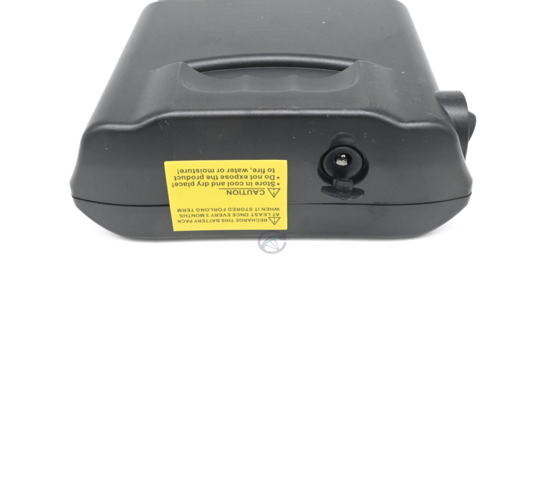 Nahaufnahme der Ladebuchse des Ansmann 36V 14Ah Compatible Fahrradakkus.
