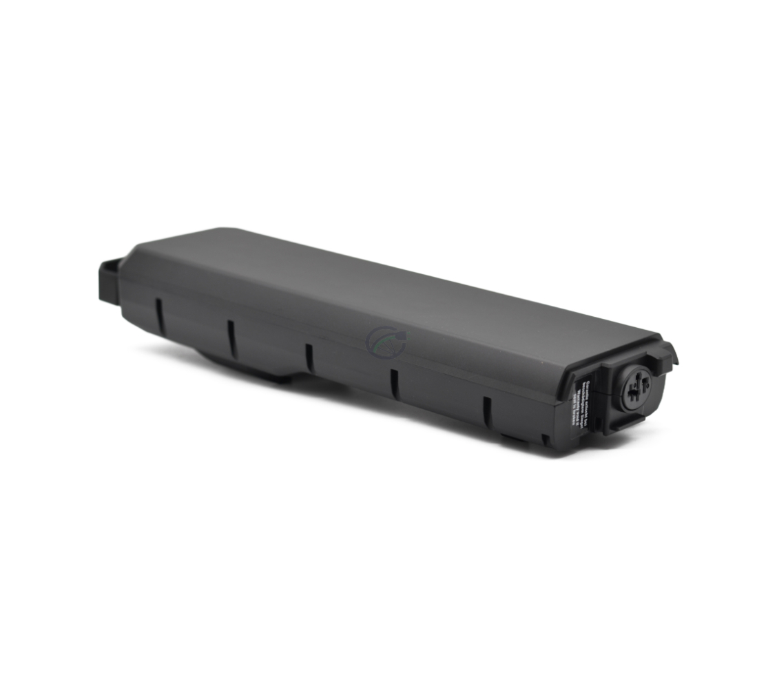 Dreiviertelansicht von vorne des Bosch Powerpack 540 Performance/Active Gepäckträger E-Bike Vision Fahrradakkus. Der Fahrradanschluss ist sichtbar.