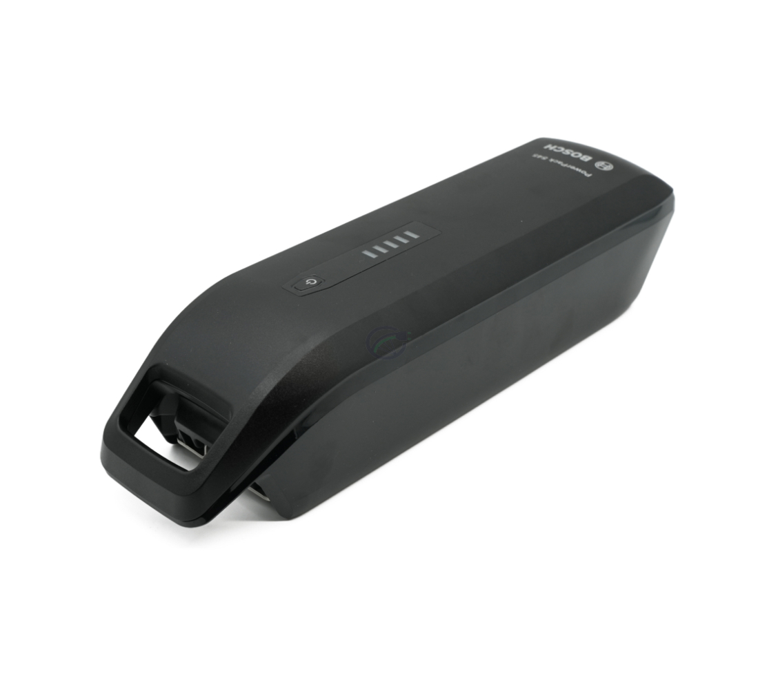 Dreiviertelansicht des Bosch Powerpack 545 SMART Frame Fahrradakkus von oben aufgenommen.