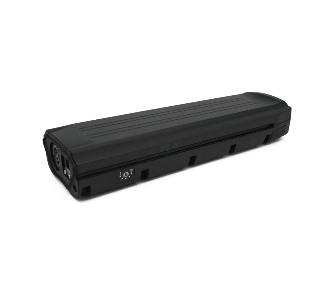 Dreiviertelansicht von vorne des E-Bike Vision Gazelle Innergy 36V 11.4Ah Fahrradakkus. Der Batterieindikator und die Fahrradanschlussstelle sind sichtbar.
