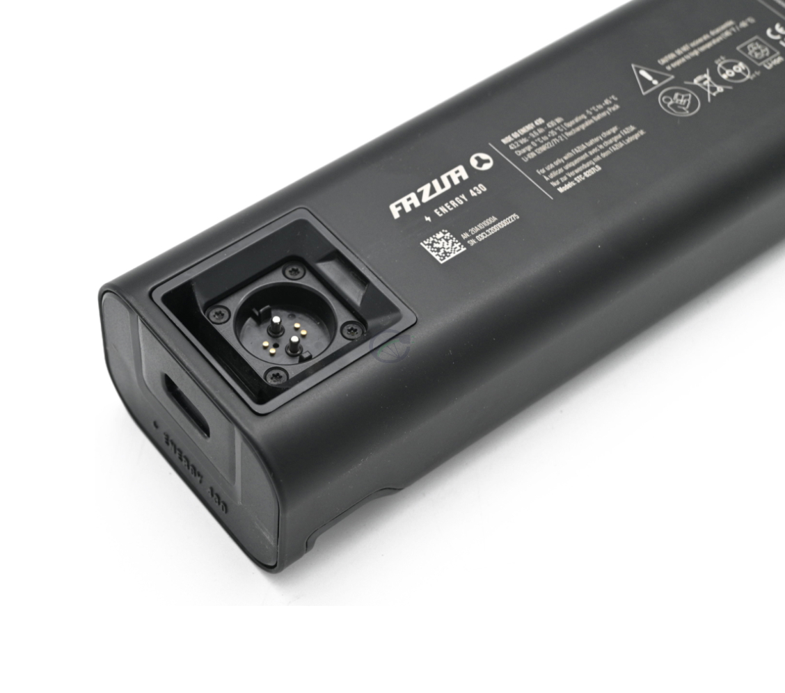 Nahaufnahme des Ladeanschlusses des Fazua Energy 430 Fahrradakkus.
