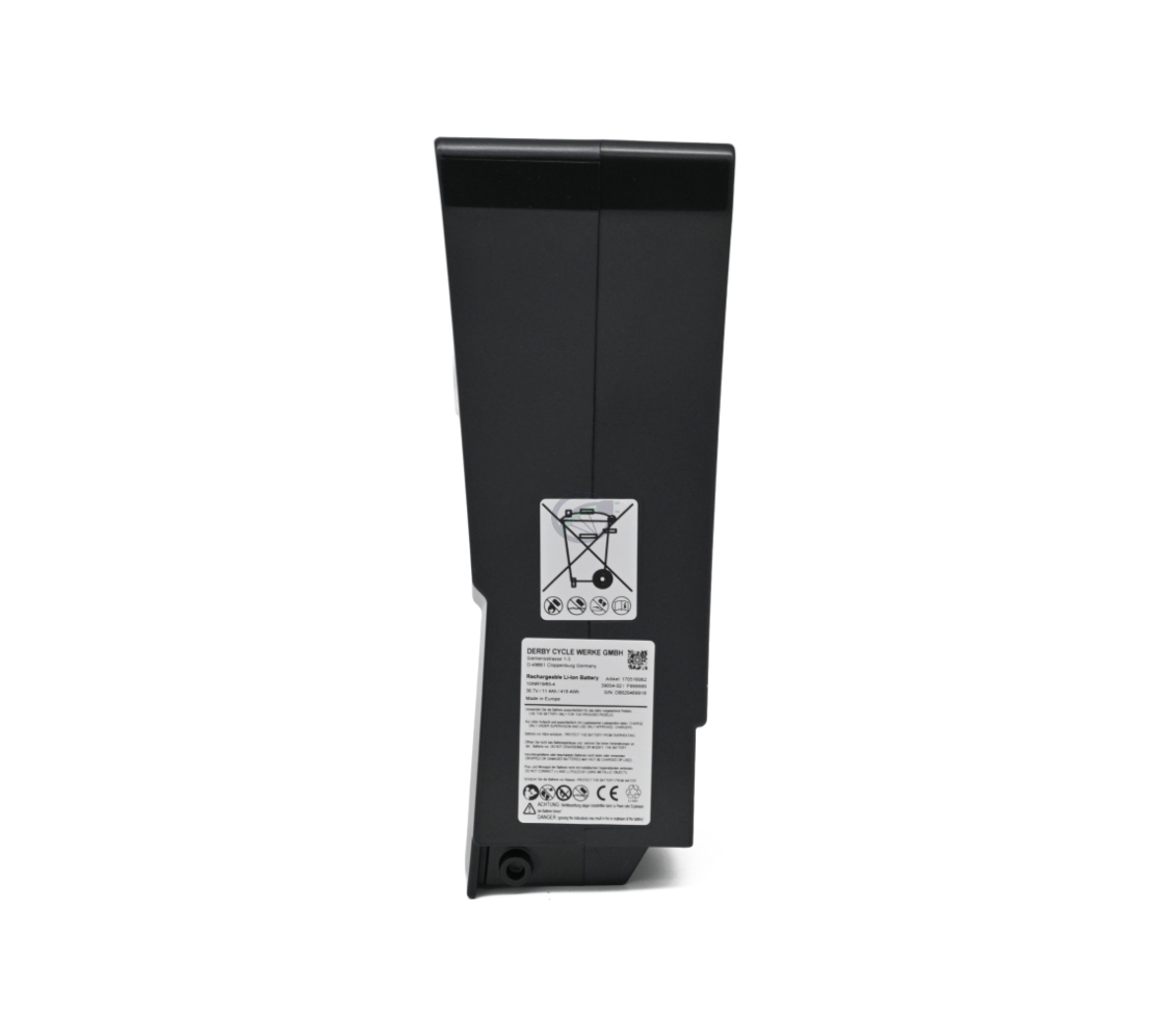 Seitenansicht des Kalkhoff Impulse 36V 11Ah, wobei die Etiketten an der Seite deutlich sichtbar sind.