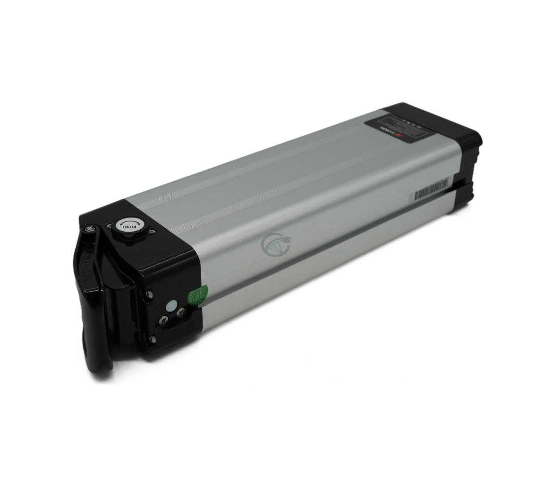 Dreiviertelansicht der Phylion XH370-12J Silverfish 37V 12Ah Compatible liegend, von nah aufgenommen, wobei der Akku gut sichtbar ist.