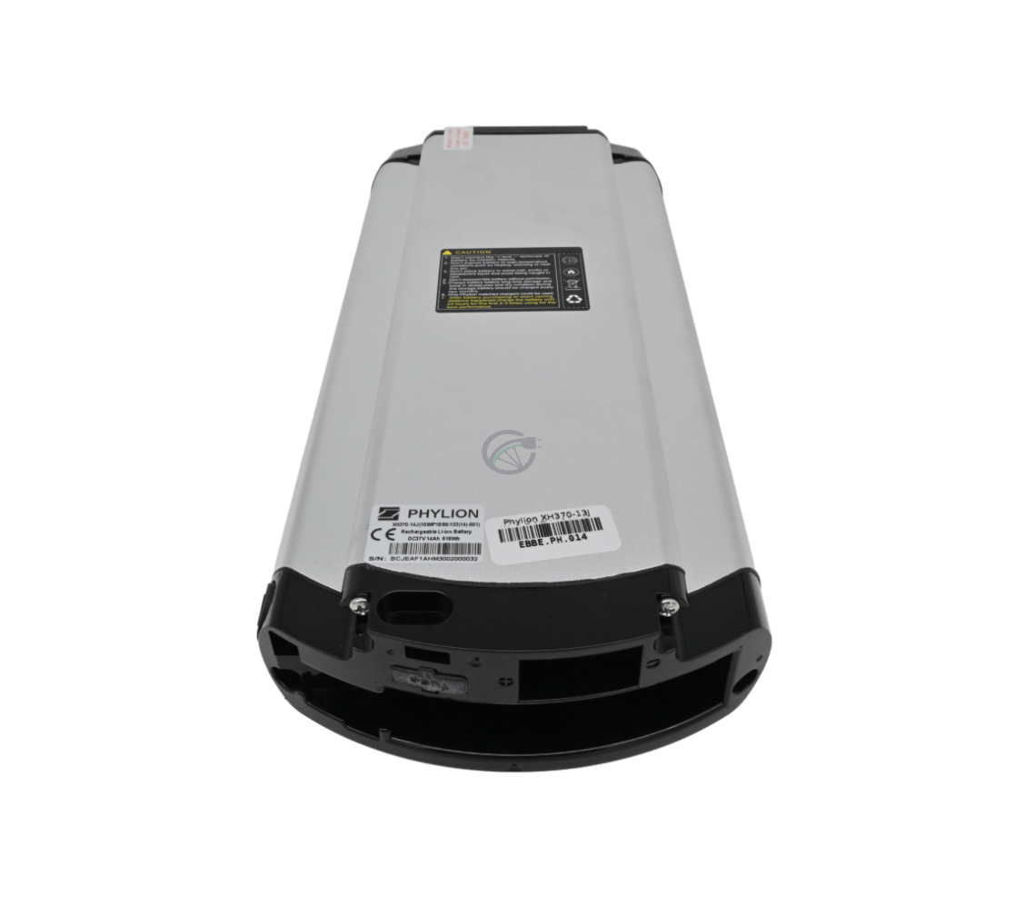 Unteransicht der Phylion XH370-13J Wall-E 37V 14Ah (2-polig). Das Foto ist aus einem höheren Winkel aufgenommen, wodurch die Unterseite der Phylion-Batterie gut sichtbar ist.