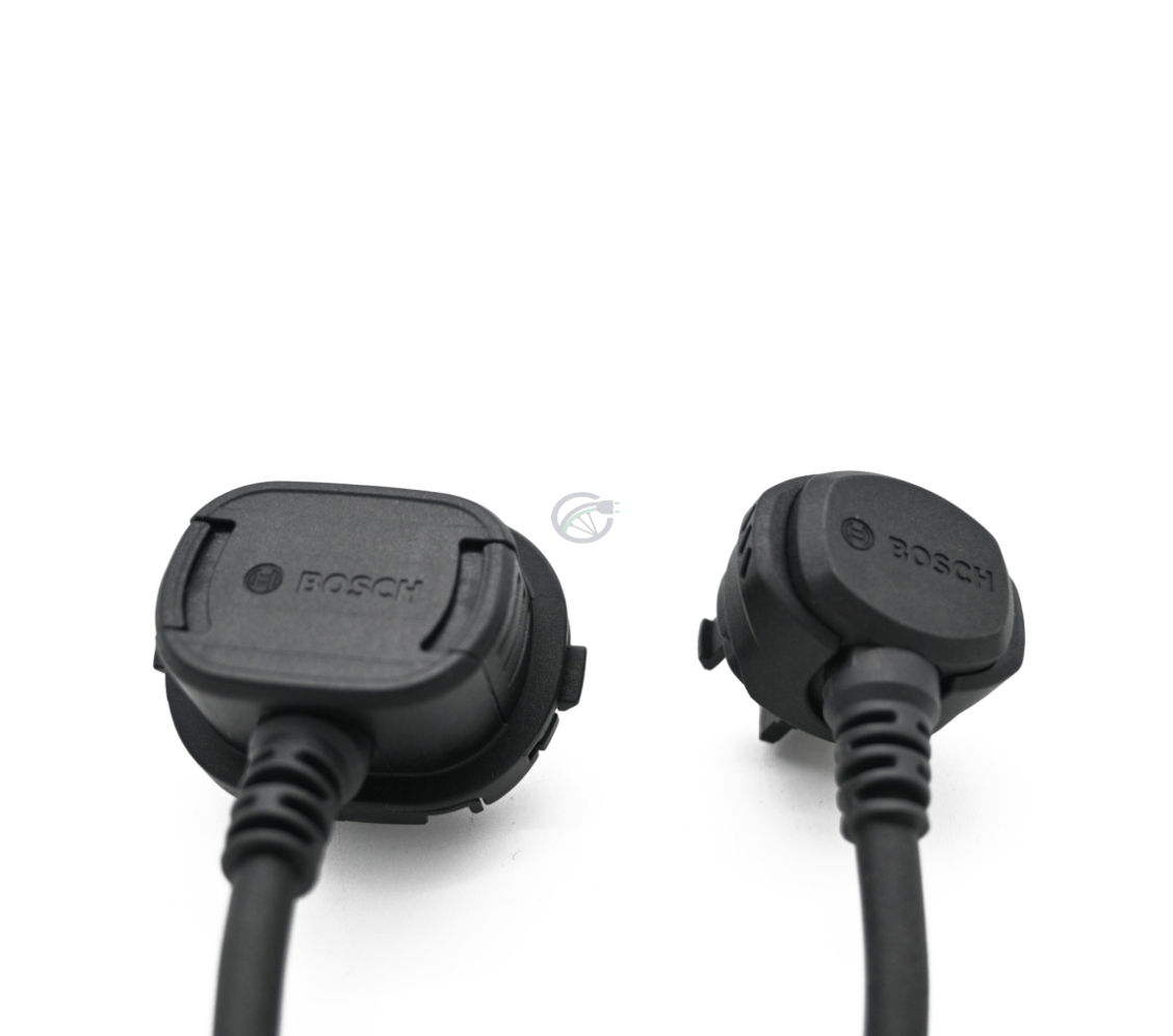 Nahaufnahmefoto der Anschlüsse des 150-mm-Kabels vom Bosch PowerMore 250 Range Extender