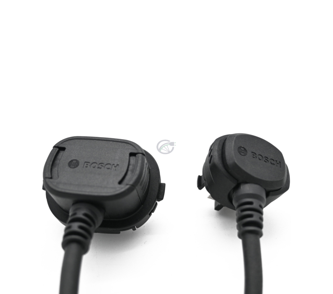 Nahaufnahmefoto der Anschlüsse des 300-mm-Kabels vom Bosch PowerMore 250 Range Extender