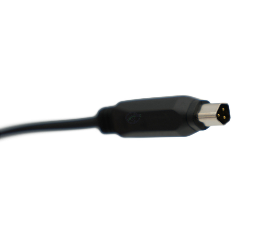 Nahaufnahme des Anschlusses des Kabels des Sparta / Batavus E-Motion Ladegeräts.